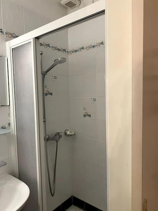 Mai Preisreduktion Rock - Self Check-in Apartment